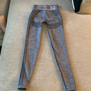 Gym shark leggings
